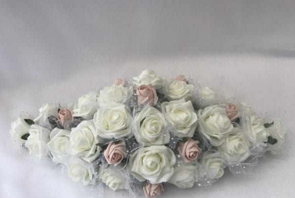 netted roses top table decoration
